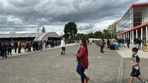 El Bus Museo Centenario de Colo Colo desató la pasión en Los Ángeles