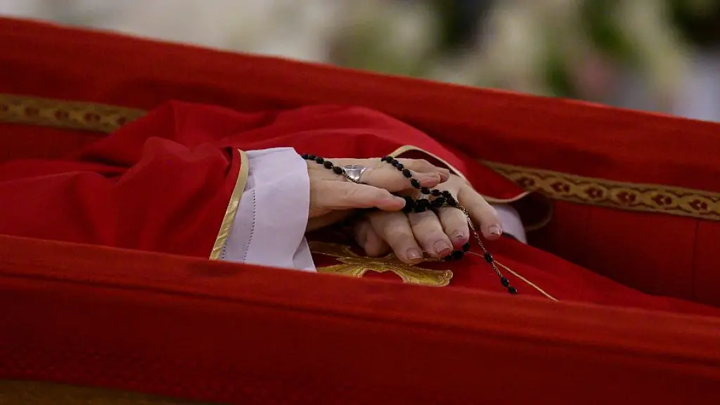 El Vaticano difundió este martes las primeras imágenes del cuerpo del papa Francisco, fallecido en la residencia de Santa Marta., Vaticano