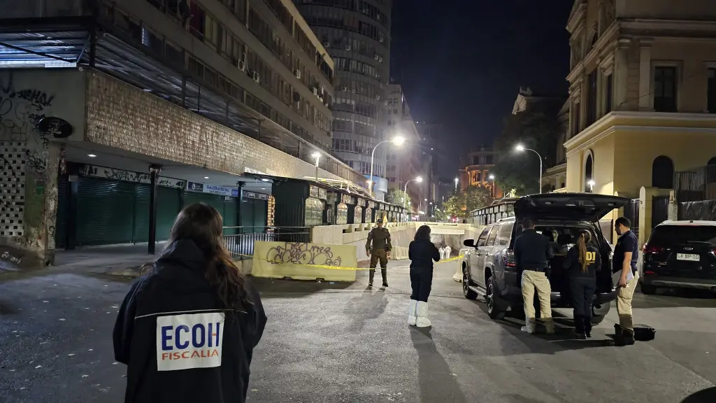 Ataque armado en scooter deja dos heridos a bala en Santiago Centro: uno está en riesgo vital, Cedida