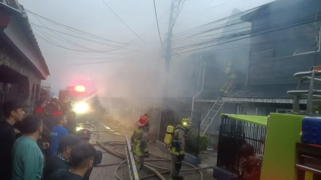 Incendio dejó cuatro viviendas destruidas y 30 personas damnificadas en Coronel, Cedida