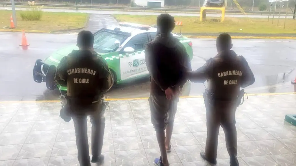 Extranjero detenido en Saltos del Laja, X: @CarabBioBio