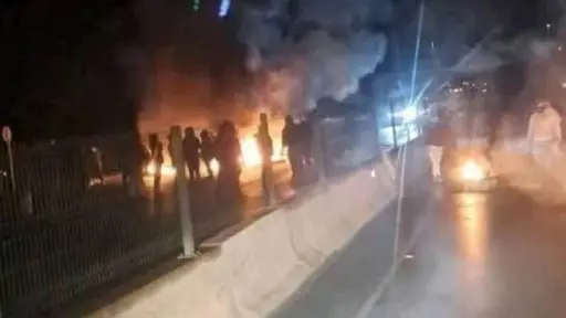 Manifestaciones por desalojos mantienen bloqueada la Ruta 160 en Curanilahue
