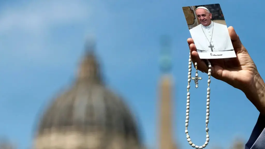 El ataúd será de madera con interior de zinc, reemplazando el sistema tradicional de tres féretros., Redes sociales