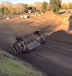 El momento del volcamiento del automóvil en plena competencia / La Tribuna