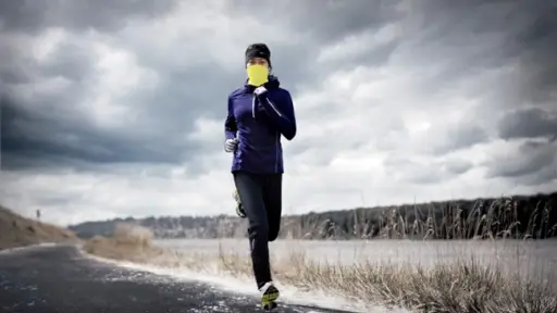 Running con frío: ¿cómo proteger la piel durante el ejercicio en temporada invernal?