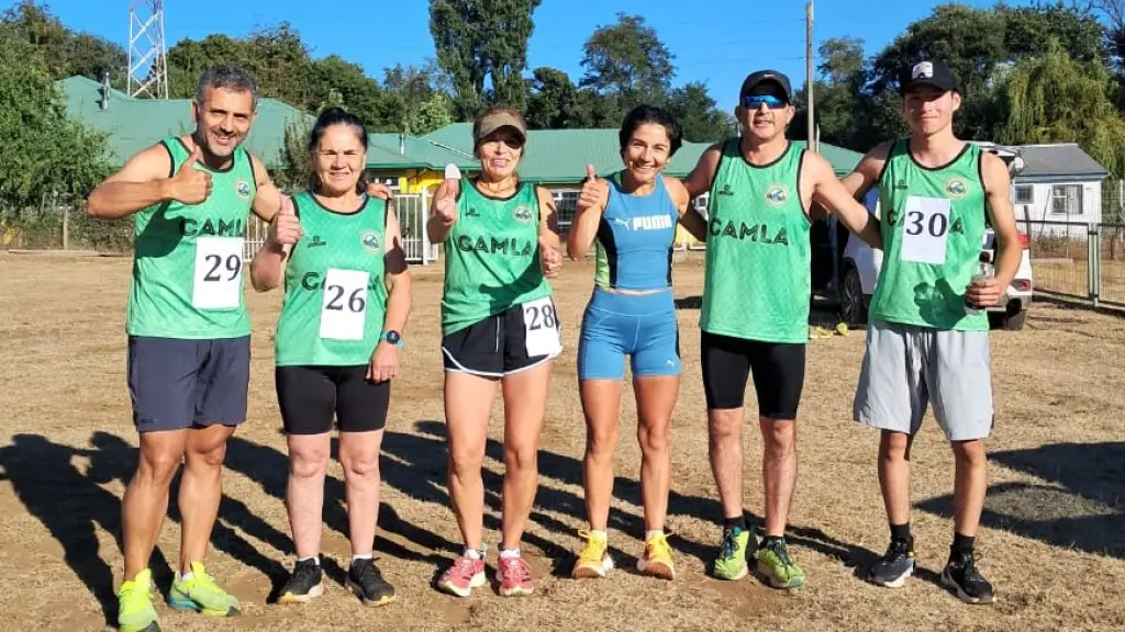 Algunos de los integrantes del Club Atlético Master, entre ellos la recién incorporada Johanna Rivas, La Tribuna