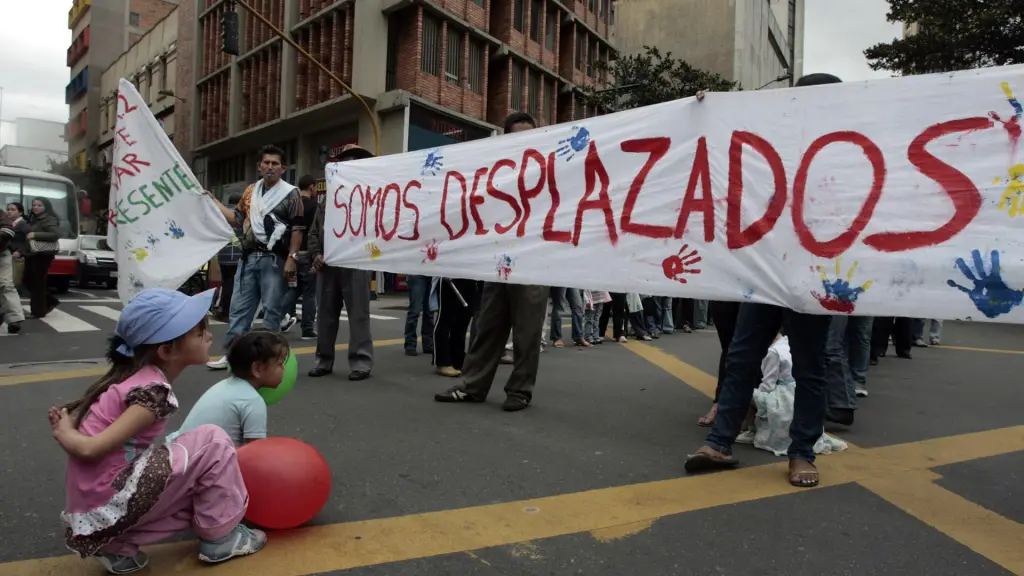 Footgrafía de archivo de una protesta de desplazados en Bogotá (Colombia),  EFE/Mauricio Dueñas