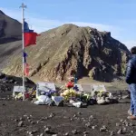 Muchos de los sobrevivientes de aquella fatídica marcha han vuelto al lugar donde cayeron sus compañeros. Sin embargo, John, nunca ha podido volver a la montaña. , Diario La Tribuna