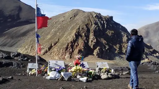 El cumpleaños de John: la historia personal de un sobreviviente de Antuco