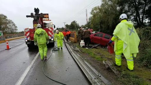 Adulto mayor resulta herido tras colisión en Ruta 5 Sur de San Carlos: solo una pista permanece habilitada