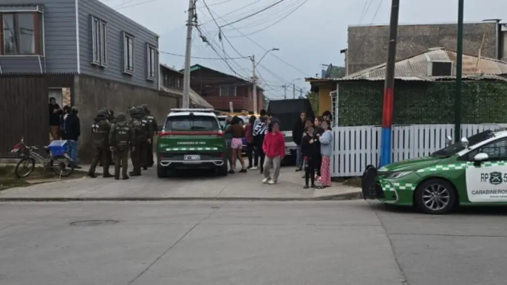Delincuentes atacan con ametralladora Uzi a Carabineros durante persecución en Santiago, Carabineros de Chile