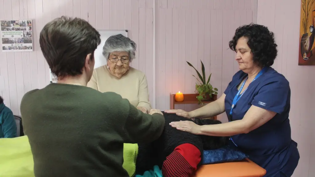 En la actualidad, Lucy Jure lidera el Centro Comunal de Terapias Complementarias de Los Ángeles y la Sociedad Chilena de Enfermería Familiar y Comunitaria (Sochienco)., Cedida