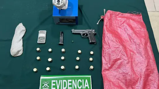 Arrestan a hombre tras ser sorprendido con una pistola y elementos vinculados a drogas en Nacimiento
