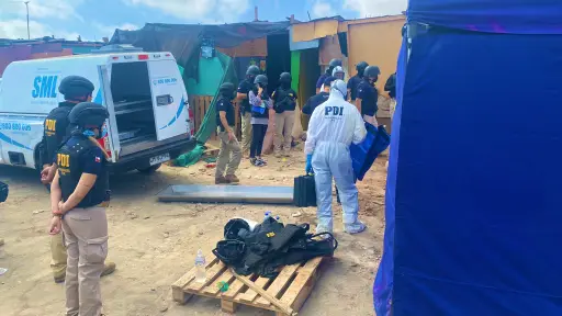 Hallan cadaver al interior de una maleta enterrada bajo radier de concreto en Arica