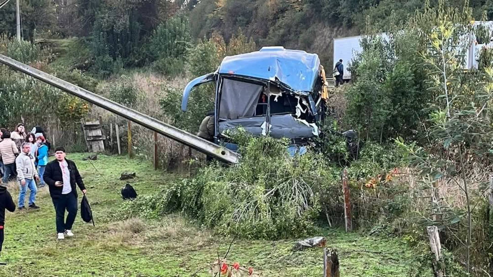Bus choca por alcance a camión y deja 25 lesionados en Ruta 5 Sur de ...