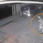 Carabinero es atropellado tras evitar el robo a un domicilio: Los oficiales respondieron el ataque a balazos, X