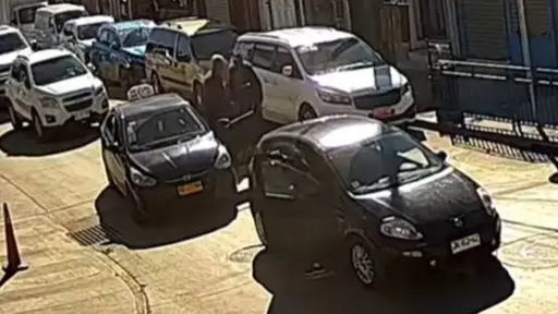 Pelea callejera en Lota termina con conductor noqueado tras enfrentar a chofer de colectivo
