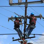 cable, postes de teléfono, postes, trabajadores, eléctrico, construcción, líneas de teléfono, líneas, teléfono azul, azul de la construcción, telefónica azul, cable, postes, postes, postes, postes, postes, Pixabay