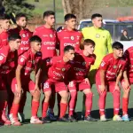 “Los del Fuerte” lucen la camiseta roja que les acompañará durante esta temporada. Ya suman dos triunfos en cuatro fechas / Ricardo Ríos, La Tribuna