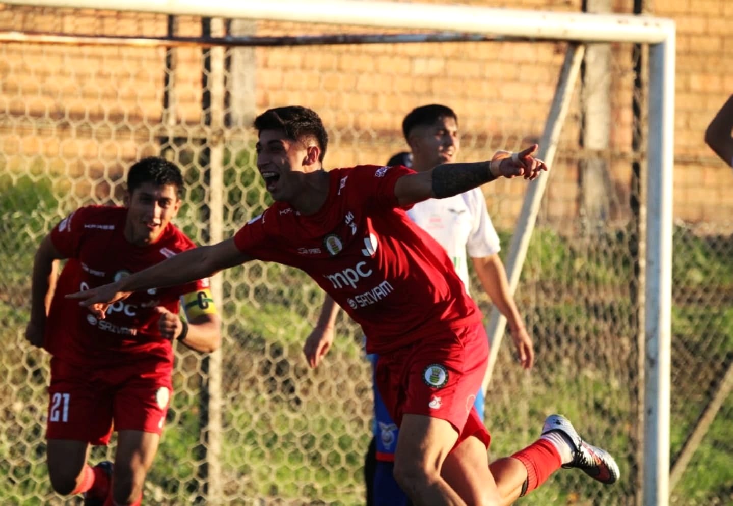 Martín Morales grita a todo pulmón su gol  / La Tribuna