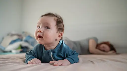 Chile registra 135 mil nacimientos al año y enfrenta una deuda en salud mental materna según experta
