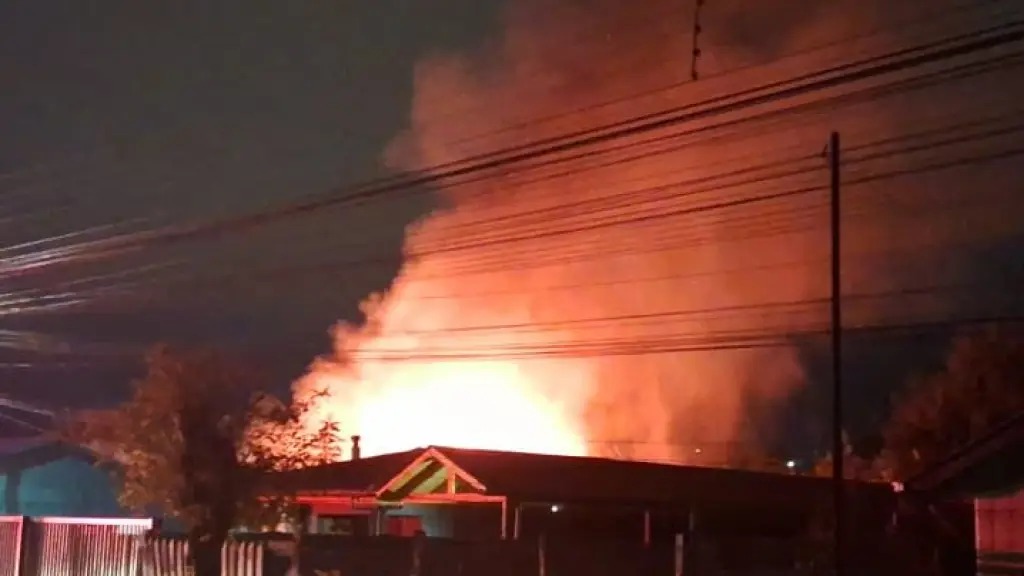 Incendio frente a comisaría de Carabineros., Municipalidad de Santa Bárbara.