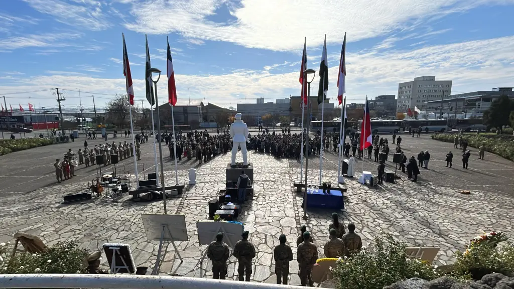 Familiares y autoridades zonales, nacionales y militares se congregaron a la Plaza Memorial Mártires de Antuco en el marco de la conmemoración., Diario La Tribuna