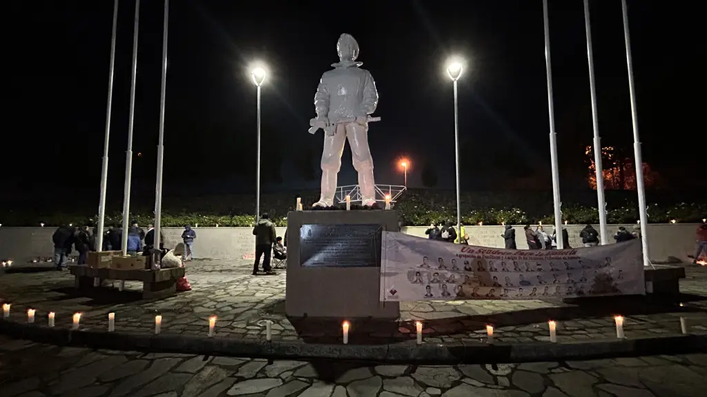 Emotiva velatón de Mártires de Antico, La Tribuna 