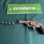 Arma y municiones incautadas por Carabineros de Nacimiento., Cedida