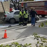 Carro de Bomberos de Los Ángeles colisiona con auto particular camino a una emergencia, Diario La Tribuna