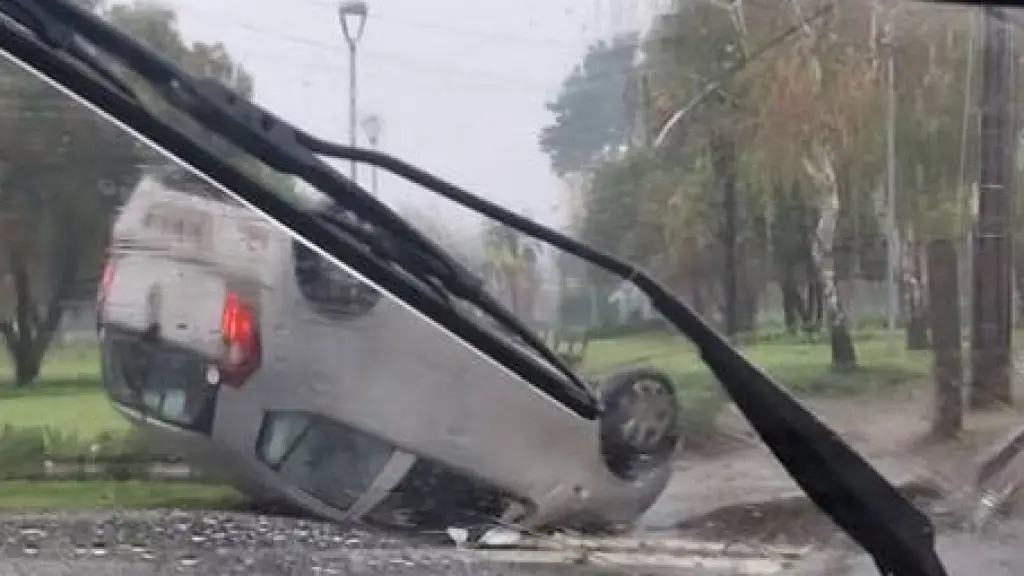 Colisión y volcamiento deja tres lesionados en avenida Vicuña Mackenna de Los Ángeles, Dimelo Elei