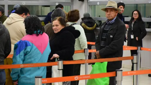 Un alivio que dura poco: adultos mayores relatan sus expectativas con el Bono Invierno 2025
