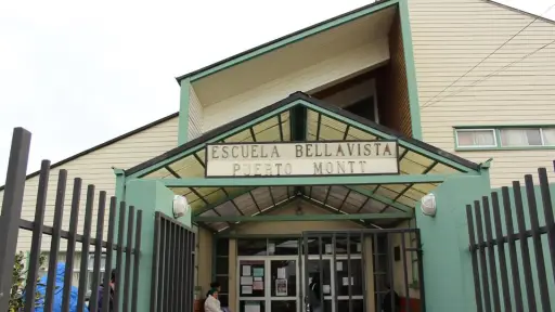 Estudiante sufre caída desde tercer piso en la Escuela Bellavista de Puerto Montt
