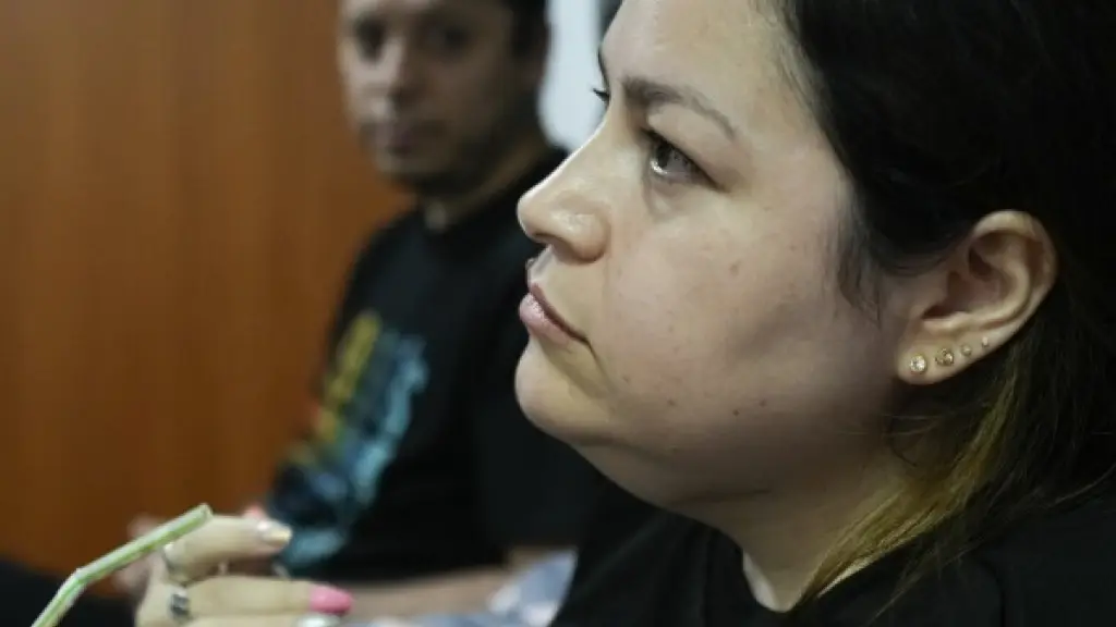 No quiero vivir conectada a máquinas: la dura historia de chilena que pide eutanasia por su enfermedad, AP News