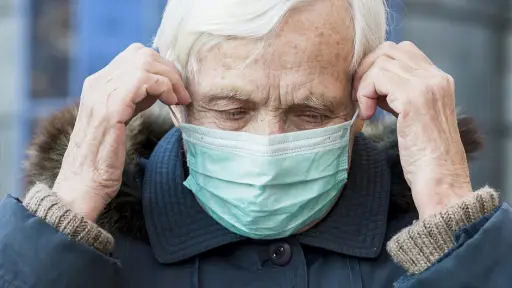 Enfermedades respiratorias en personas mayores: Especialista advierte sobre los riesgos de una atención tardía
