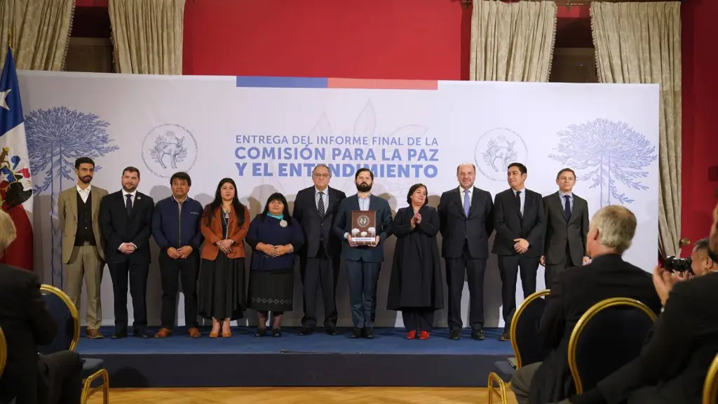Entrega de informe final de la Comisión para la Paz y el Entendimiento, Gobierno 