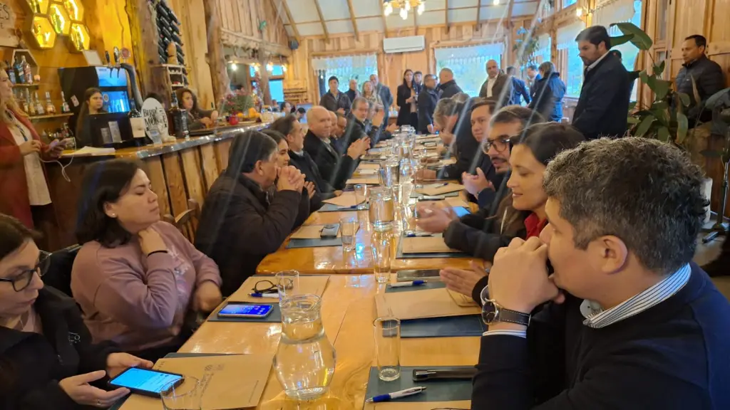 Reunión seguridad por atentado a central hidroeléctrica Rucalhue., Cedida