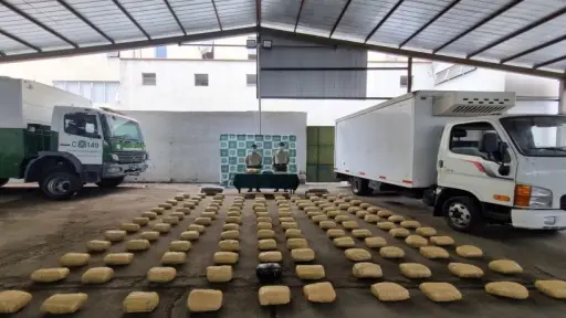 Camioneros bolivianos fueron interceptados ingresando cocaína por la frontera