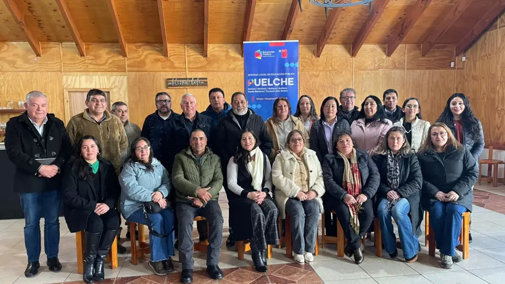 SLEP Puelche se reúne con asistentes de la educación para aclarar dudas sobre el traspaso 2026, cedida