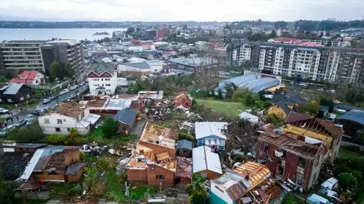 Tornado en Puerto Varas: Reportan 250 viviendas dañadas, 13 heridos y más de 7 mil personas sin electricidad 