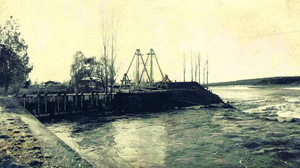 Así lucía la bocatoma del canal de la Asociación de Canalistas del Laja al momento de ser inaugurada., cedida