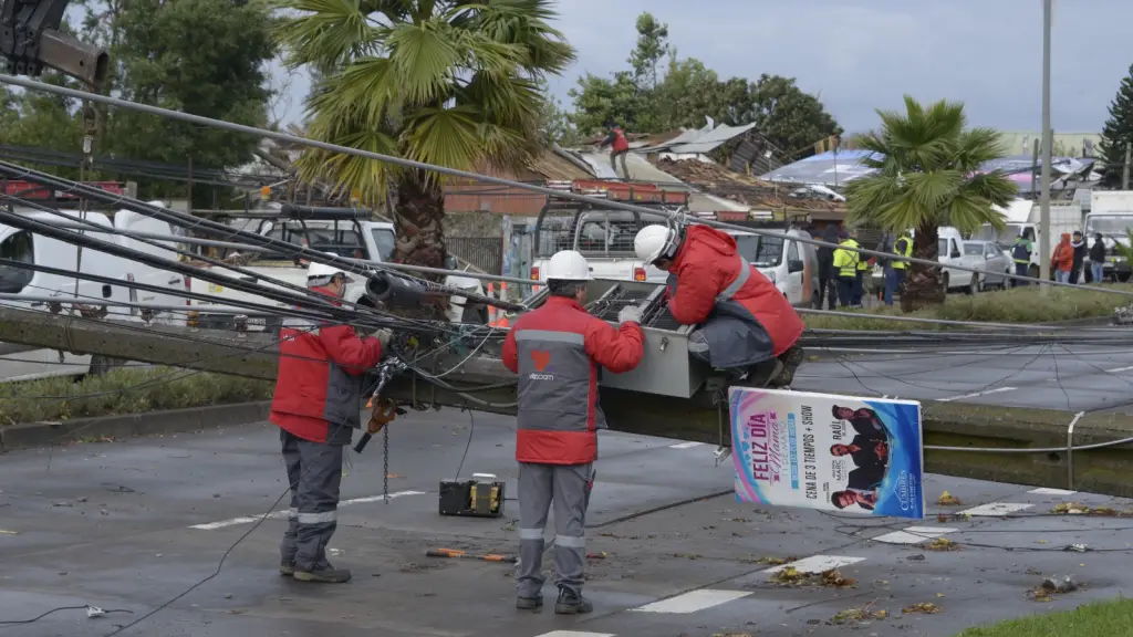 Avenida Sor Vicenta el día del tornado  / Diario La Tribuna