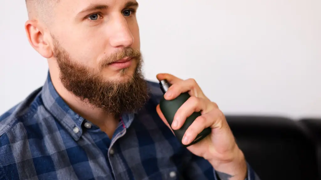 Las notas principales más comunes en perfumes ligeros suelen ser cítricas, acuáticas y verdes, lo que les otorga frescura y ligereza.