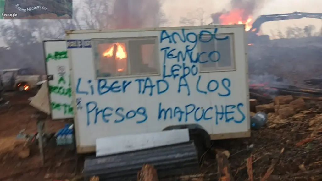 Pancartas fueron encontradas en el lugar, Cedida