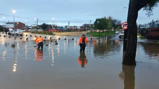 Se repitió lo mismo del año pasado: Vecino de villa Las Islas denuncia que inundaciones persisten en Los Ángeles