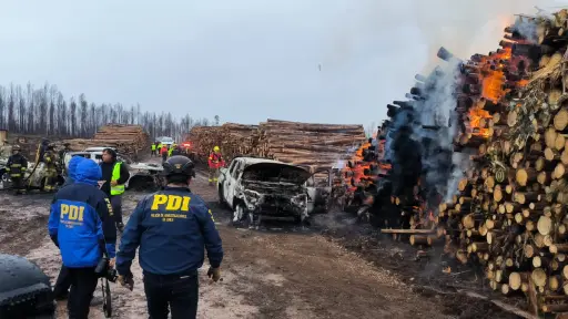  Atentado en Mulchén: Desconocidos intimidaron a trabajadores antes de prender fuego a maquinaria 