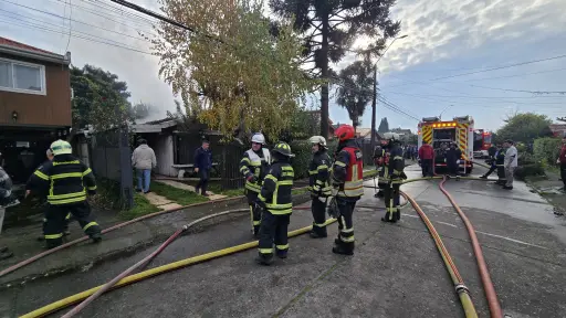 Incendio consume vivienda en Villa Ignacio Carrera Pinto de Los Ángeles