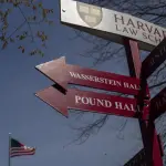 Fotografía de una señal de la Universidad de Harvard,  EFE/CJ Gunther

