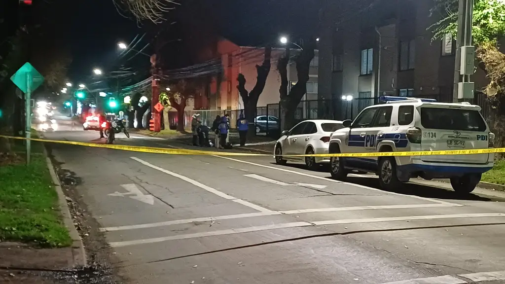 Detectives de la Brigada de Homicidios trabajando en el sitio del suceso., La Tribuna