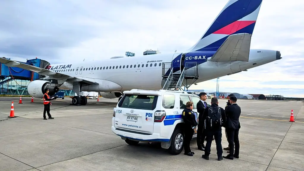 Pasajero muere durante vuelo entre Santiago y Punta Arenas: tenía 98 años, PDI